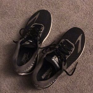 BROOKS PURE FLOW 6 - men’s size 7 (black)